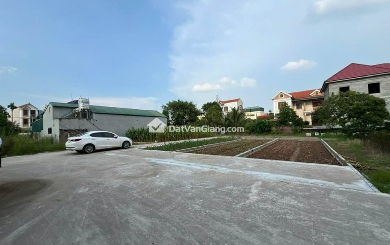 Bán đất Tân Tiến Văn Giang 54,3m² đường 9m, MT 4m vuông đẹp, giá hơn 2 tỷ hiếm